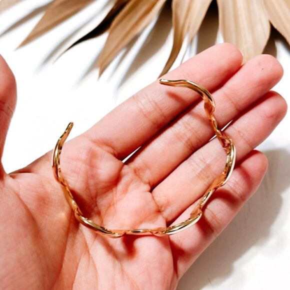 Gold geo bracelet #1121 - Picture 4 of 4